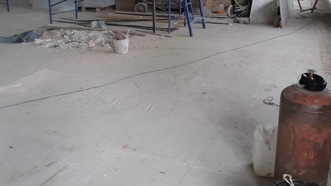 Шлифованный и полированный бетонный пол по технологии SuperConcrete KLINDEX для автосервиса в Химках: Объект до начала работ